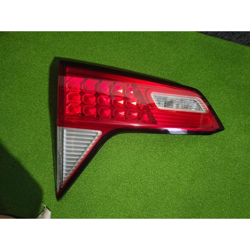 REPLEKTOR LAMPU BELAKANG MOBIL HONDA HRV THN 2015-2017 ORIGINAL KIRI