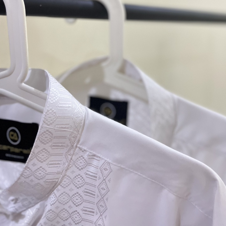 Kemeja koko Pria  Putih Bersih Lengan Panjang Motif Minimalis