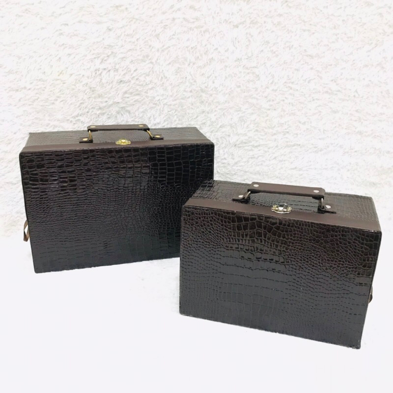 

Koper Kulit Buaya / box lebaran / hampers lebaran / parcel lebaran