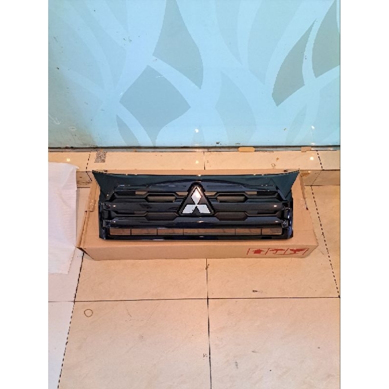 Grill Depan Asli Mitsubishi New Xpander Cross 2023
