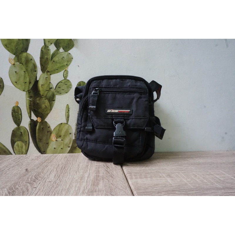 (PRELOVED) Sling Bag | GSS Sports | Hitam