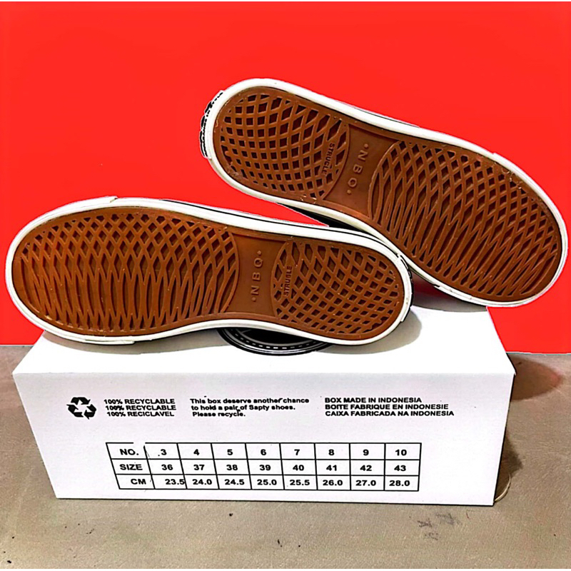 SEPATU SEKOLAH NBQ STRUGLE ALLSTRIP N FREE BOK