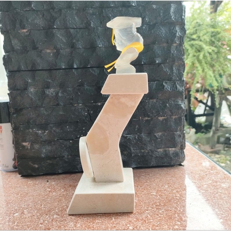 Souvenir vandel piala wisuda marmer Tulungagung