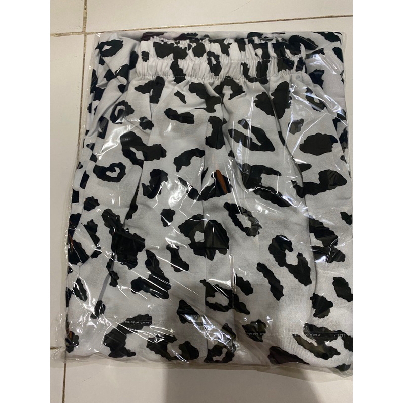 CELANA KULOT MOTIF LEOPART STONE