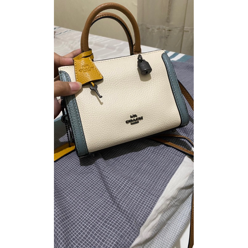 coach micro zoe bag