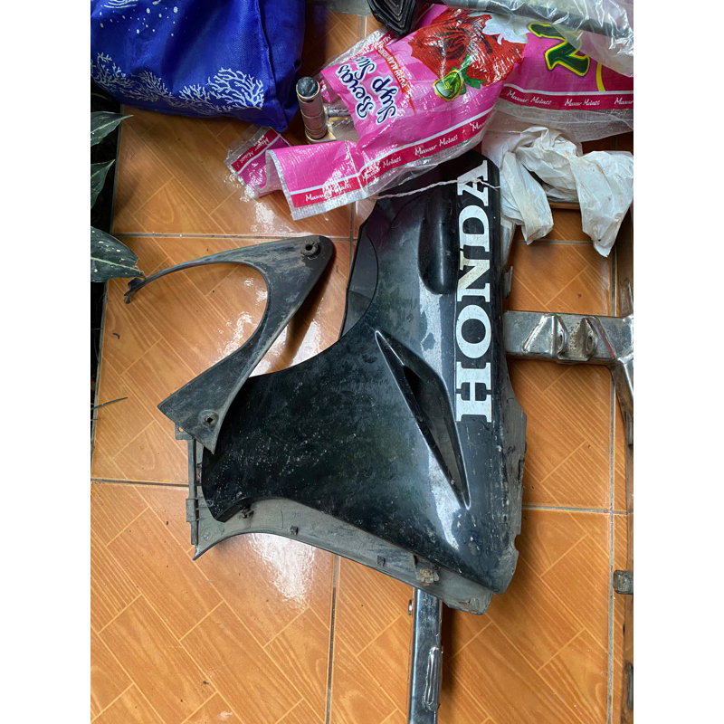 UNDERCOWL MINERVA/CBR 150R old cbu