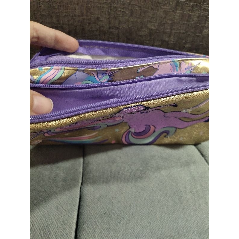 

Tempat pensil smiggle