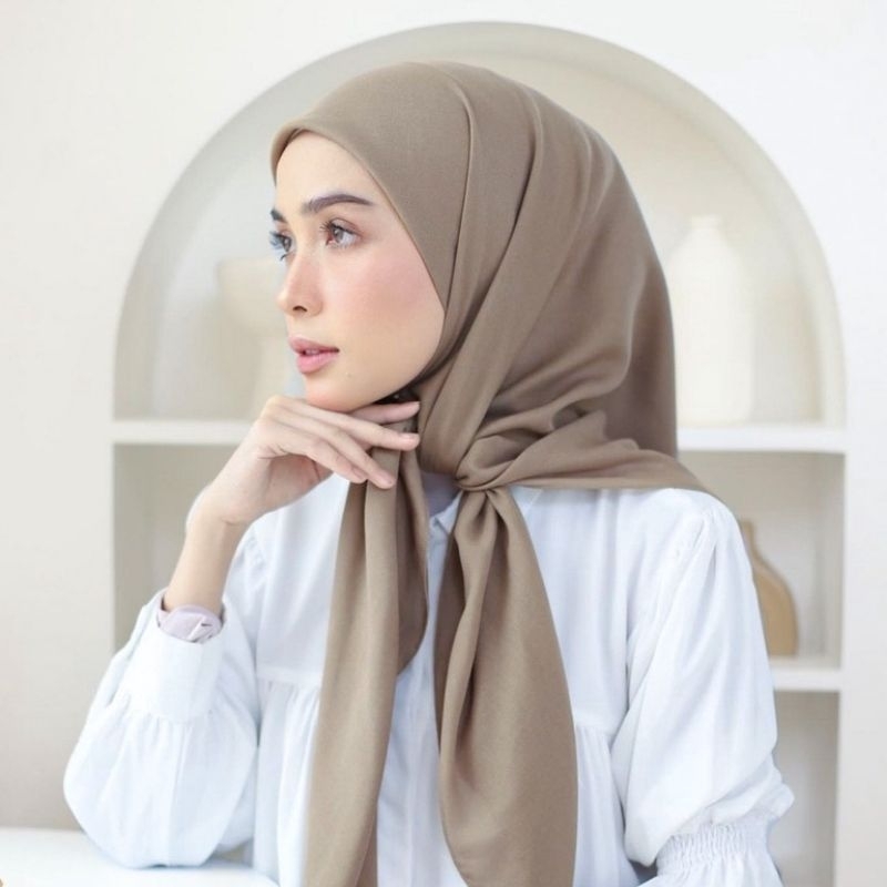 Paris Voal Premium jahit tepi | Hijab segi empat Paris premium