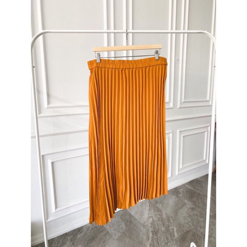L52 - Monki Pleated Maxi Skirt in Orange
