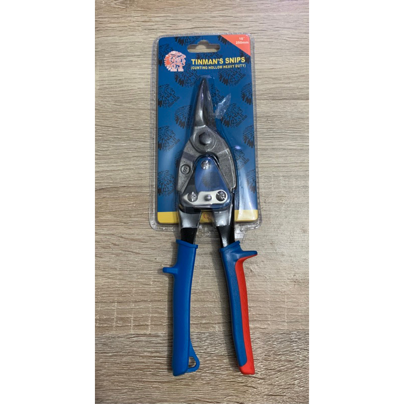 

Gunting Hollow Dayak