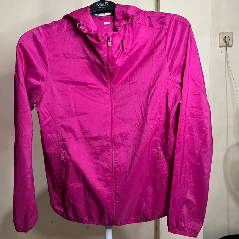 Thirft Jaket Merk Uniqlo Warna Ponk Magenta | Preloved | Second Murahn