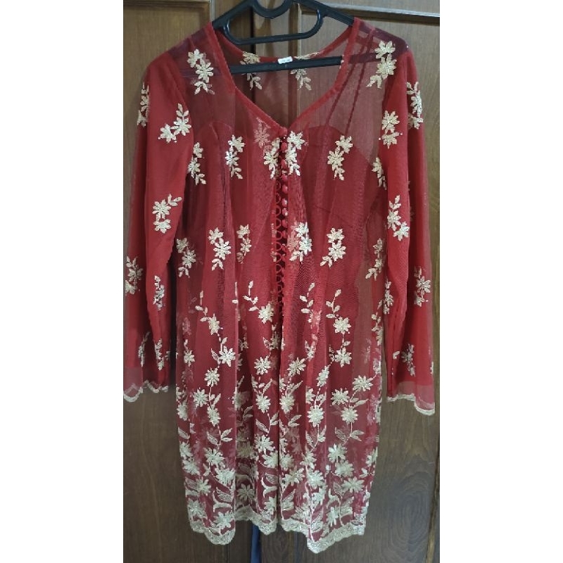 Preloved Kebaya bordir warna merah gold + dalaman tanktop bahan satin silk
