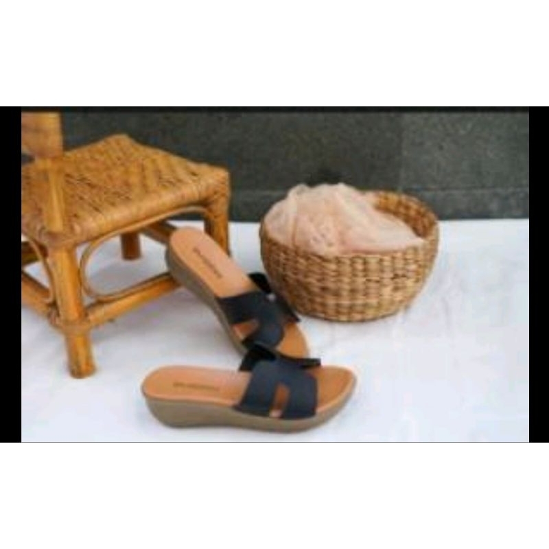 sandal wanita kulit sapi asli sol 3cm wedges sandal kulit garut sandal sukaregang murah sandal kulit murah sandal slop hak sedang wedges wanita sandal kulit wanita model baru sandal kulit murah sandal kulit