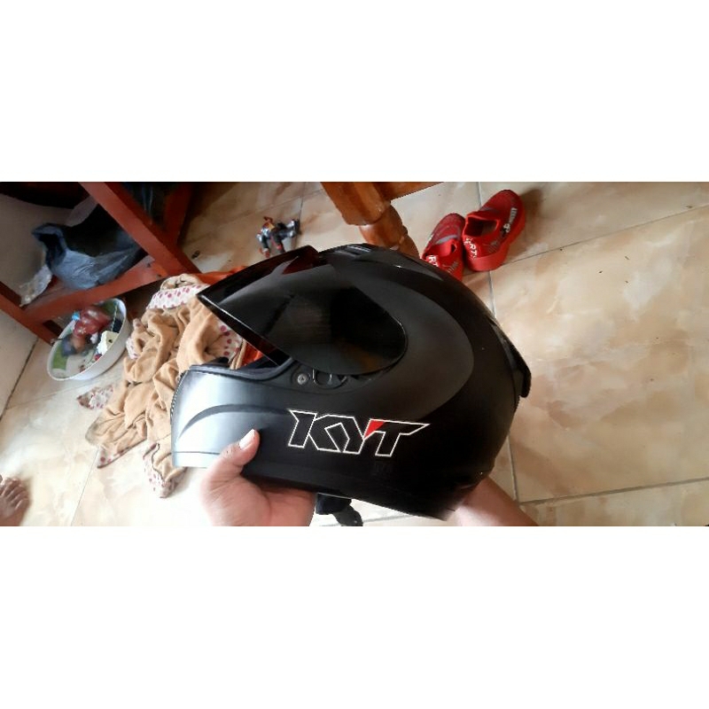 Helm KYT R10 bekas mulus