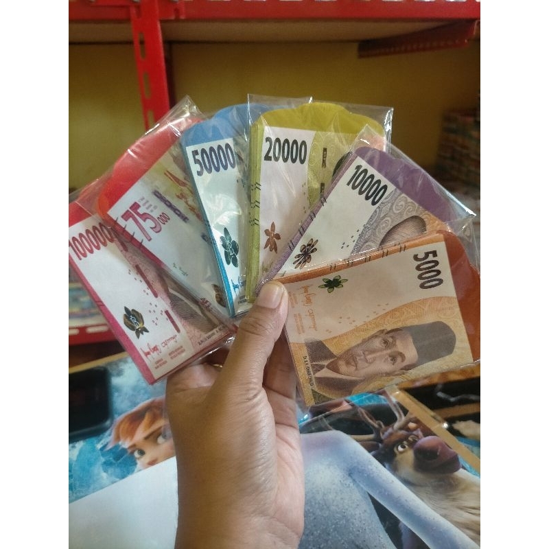 

Amplop Medium Uang
