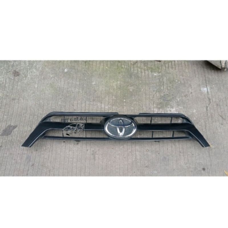 grill Toyota Yaris