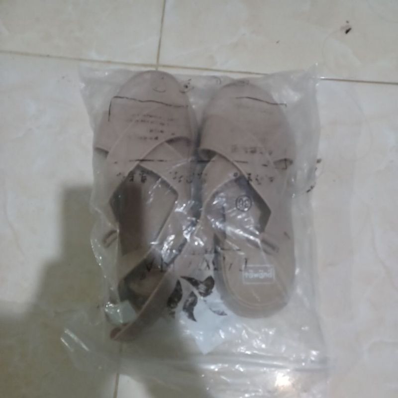 tawana sandal riska