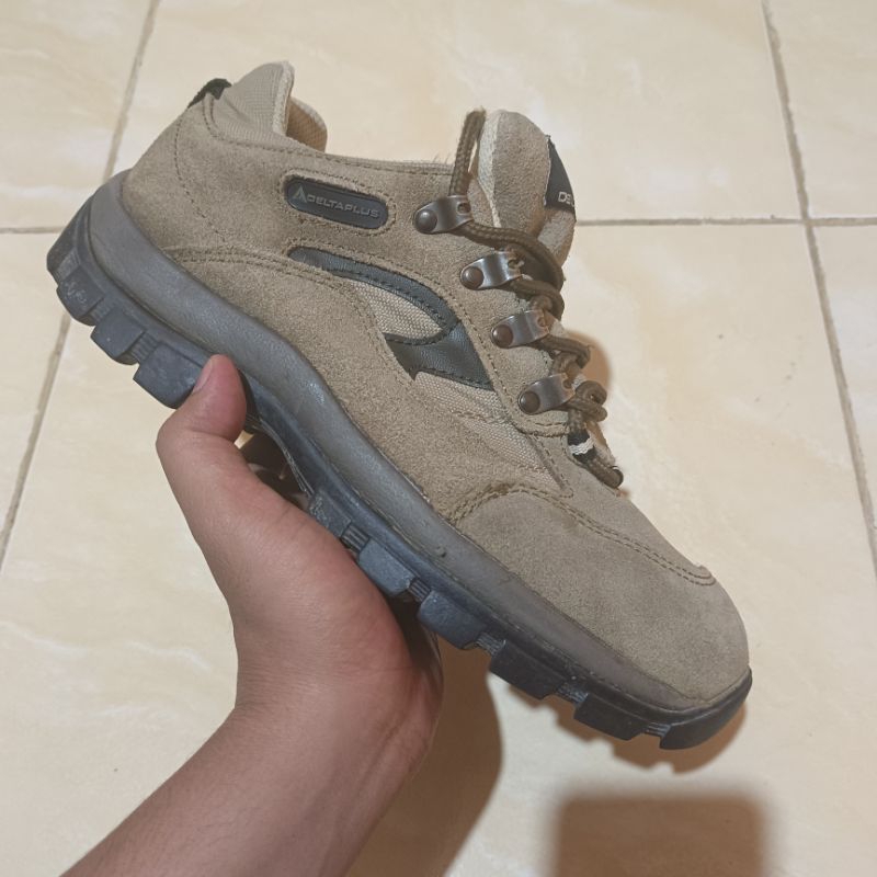 Sepatu Second Deltaplus Trekking