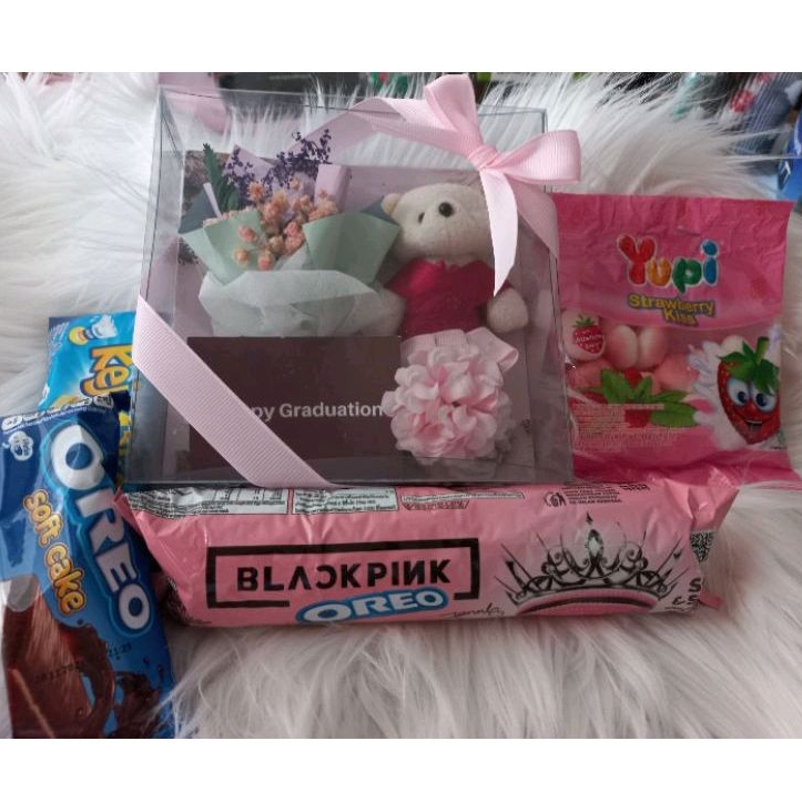 

coklat valentine/hampers bunga valentine/bunga valentine/bunga ulta/kado chocolate/kado hampers/bingkisan valentine ulta/bunga wisuda