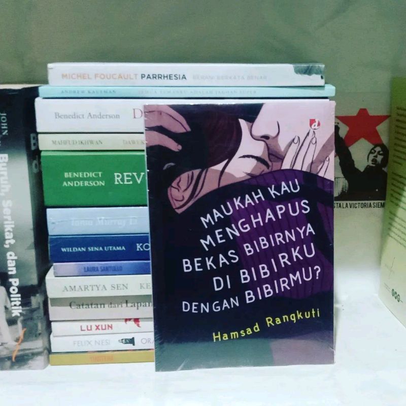 Maukah Kau Menghapus Bekas Bibirnya di Bibirku dengan bibirmu? maukah kau menghapus bekas bibirnya d