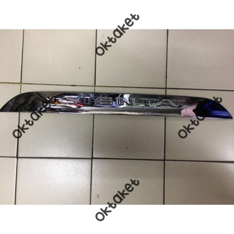 Trunk lid emboss Toyota Sienta 2016 2020 2023 list Bagasi belakang chrome jsl