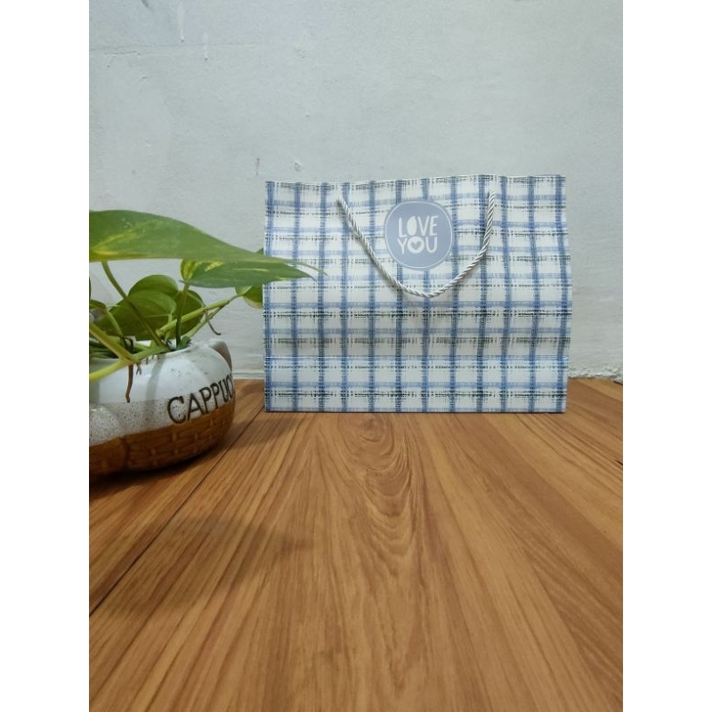 Paper bag untuk kemasan kado