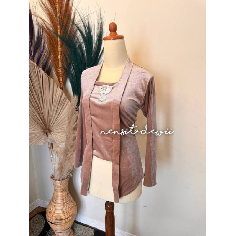 Kebaya Bludru Kutubaru - Warna Mocca