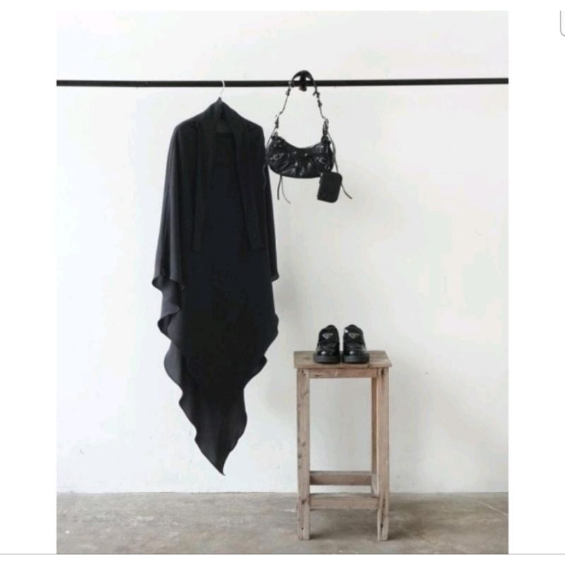 FK triangle aljenna black