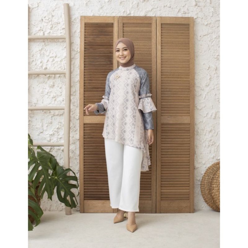 PRELOVED Cassey blouse  wearing klamby malya pandai sikek kalea lingga melcia dumai andaya long men 