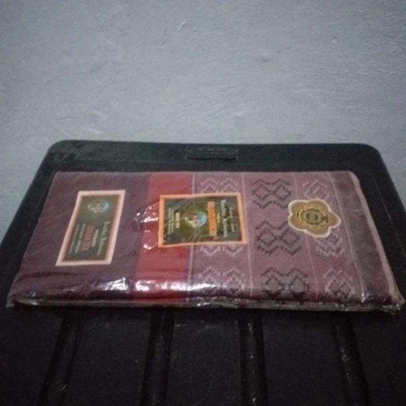 Sarung Tenun Gajah Berlin