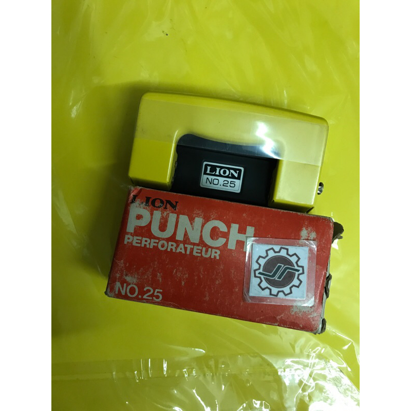 

Pembolong Kertas Punch no.25 LION JAPAN Jepang