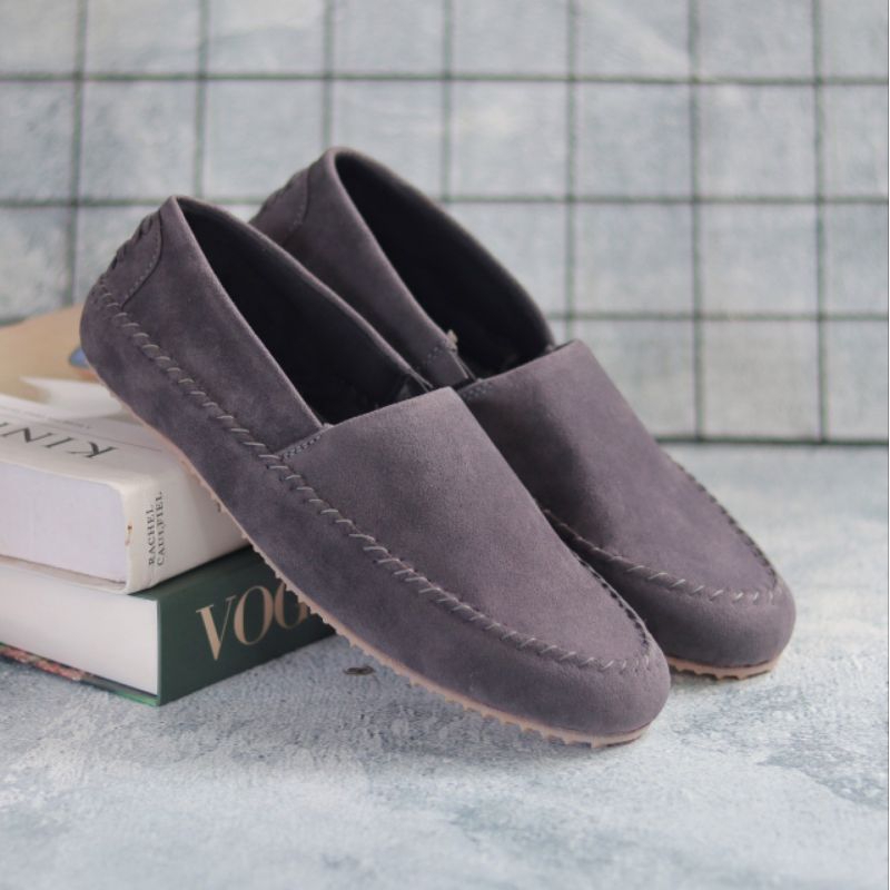 Sepatu Slip On Pria Casual Kulit Suede Sintetis Santai Kerja Kuliah Kantor