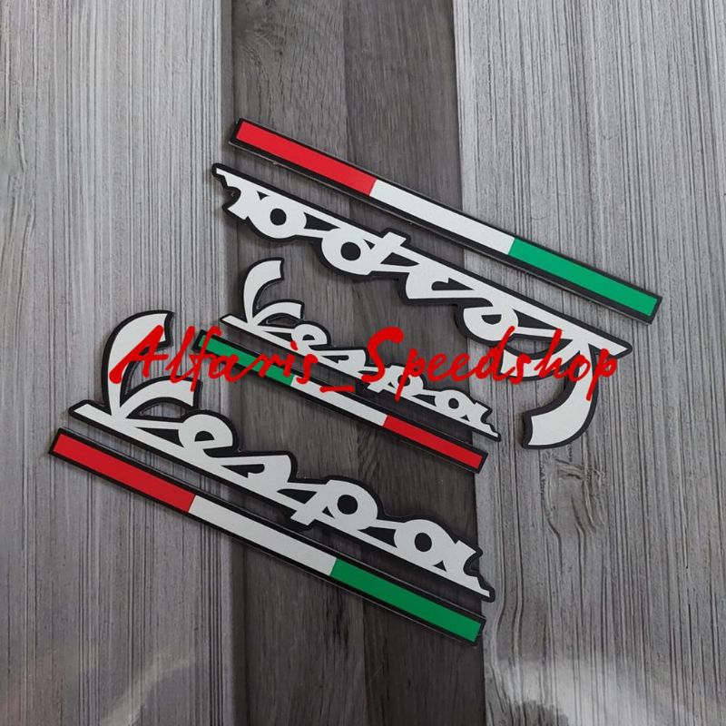 Emblem vespa logo vespa matic timbul 3D tebal 2ml 1 set kanan kiri depan + logo italy