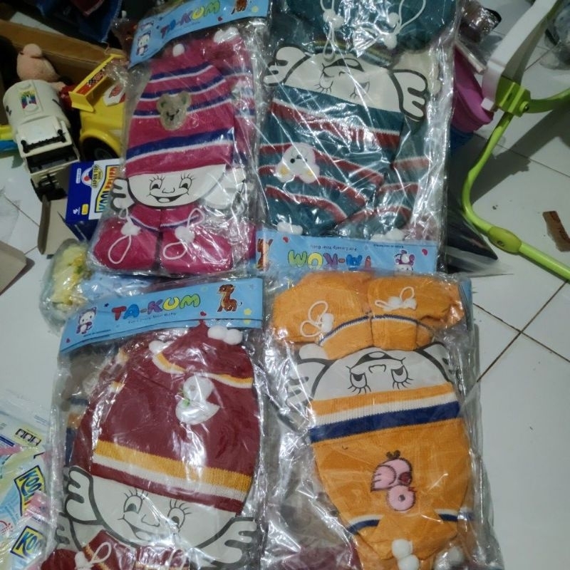Topi dan kaos kaki Bayi Rajut topi bayi rajut set / kupluk bayi / kupluk anak / kupluk rajut
