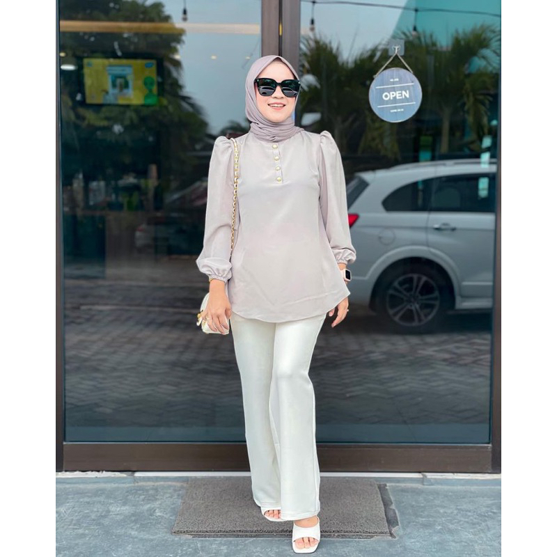 Audy Blouse Puffy by Aps.clo