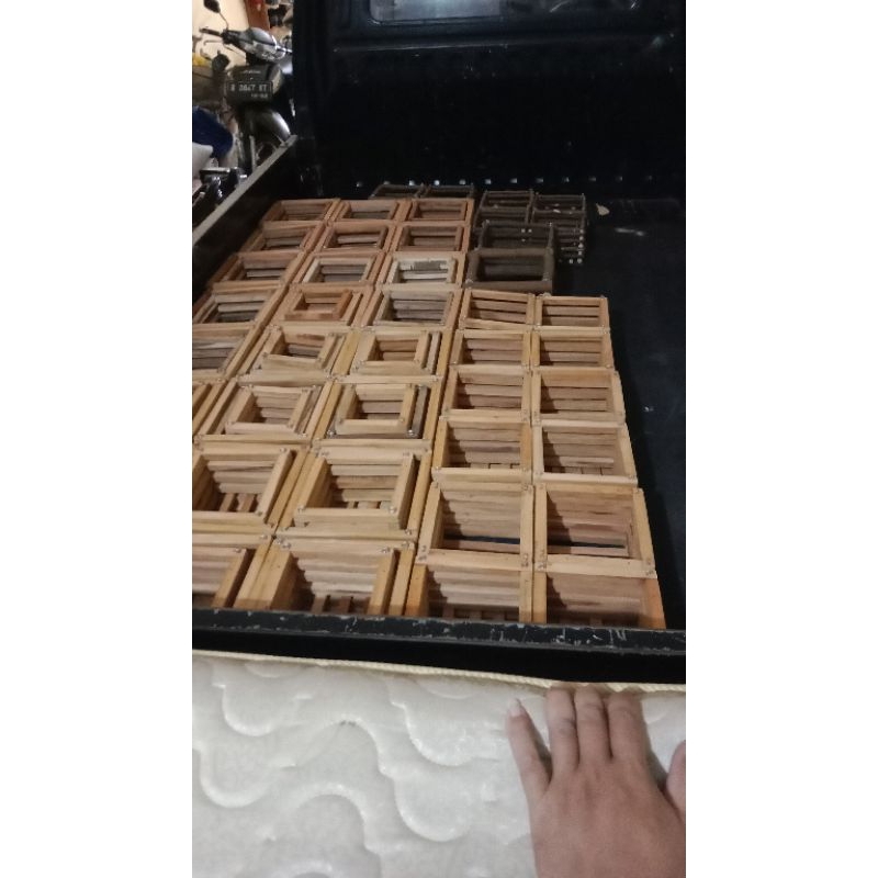 Pot Anggrek Kayu