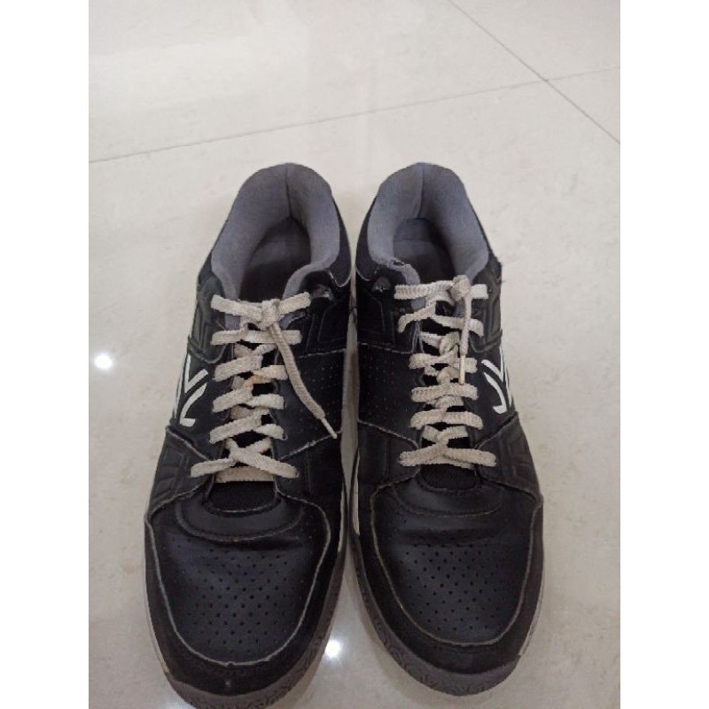 sepatu tenis artengo uk 44