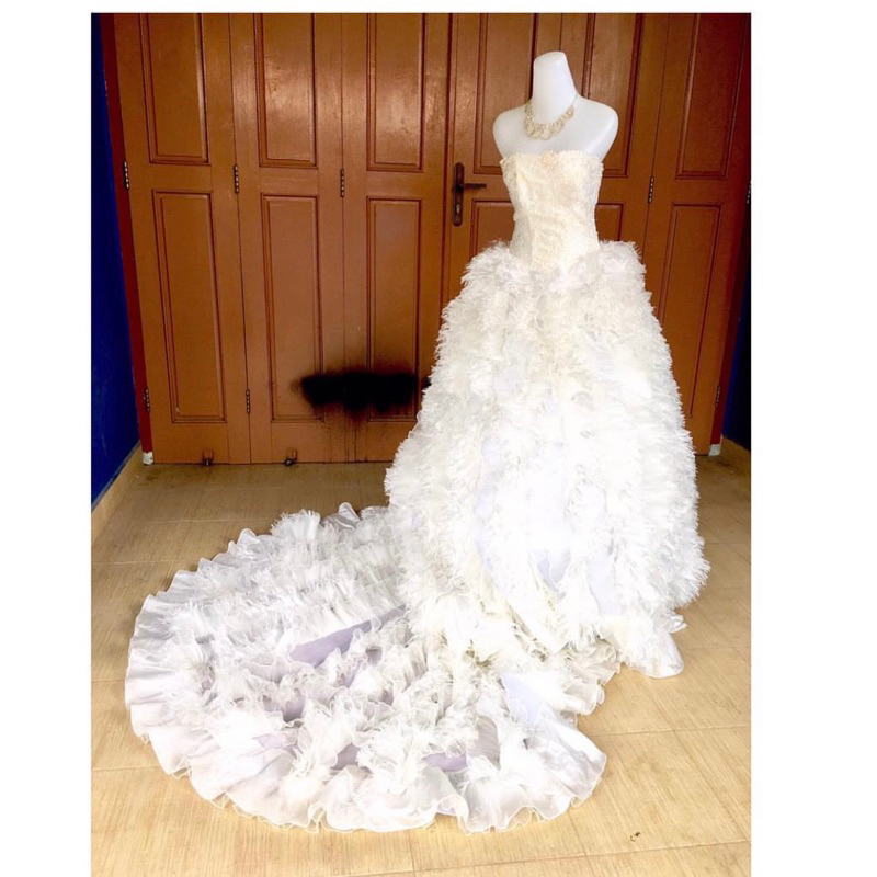 gaun pengantin ekor panjang bekas second preloved bagus
