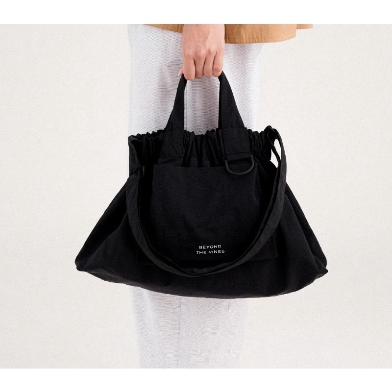 Original Dumpling Bag BTV Size M (BLACK) New with tag