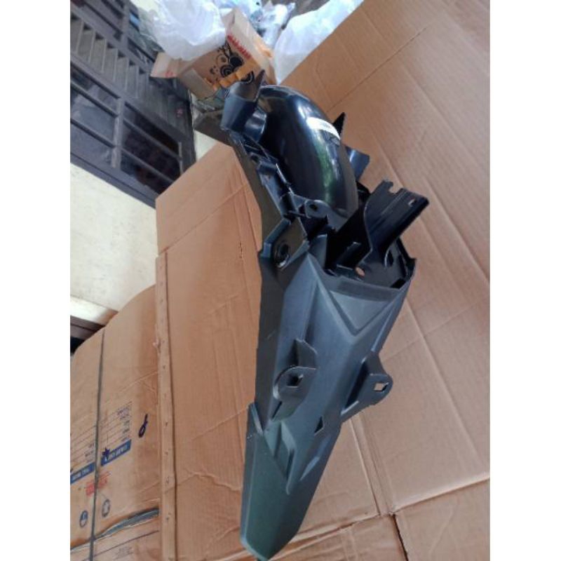 spakbor belakang Revo lama / slebor belakang Revo lama 2008