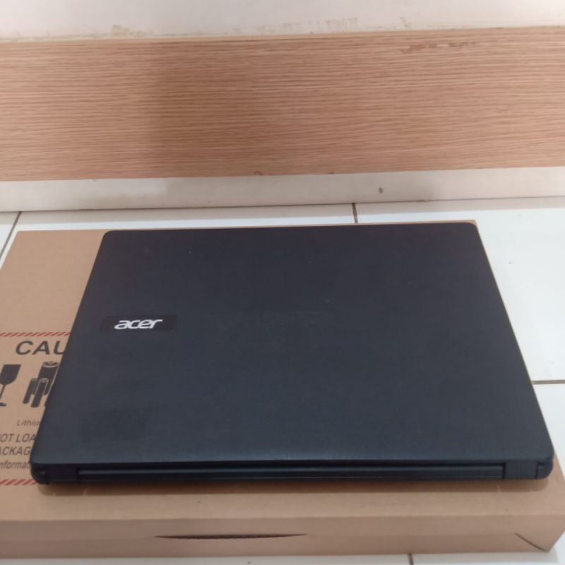 Laptop Acer ES1-420  AMD E1 - 2500 Ram 4Gb/ HDD 500GB  Vga AMD Radeon Hd 8240 Layar 14inch