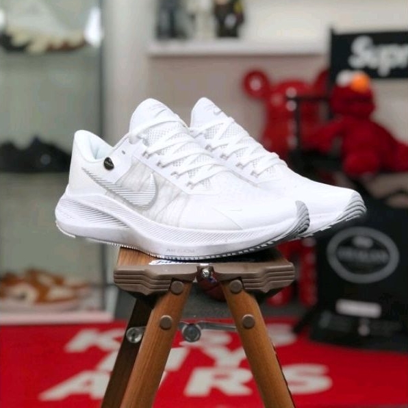Nike Zoom Winflo 8 &quot;White/Metallic Silver&quot;