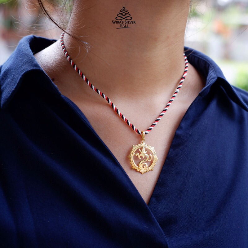 Liontin Omkara Bali Sinar Motif Ukir Perak 925 Dan Lapis Emas (Omkara Pendant)