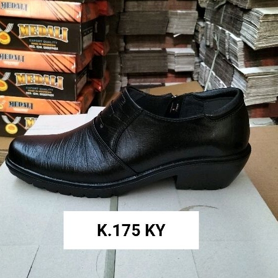 Sepatu kulit pria Medali kantor TNI Polri ASN security sepatu kerja formal tampil lebih keren