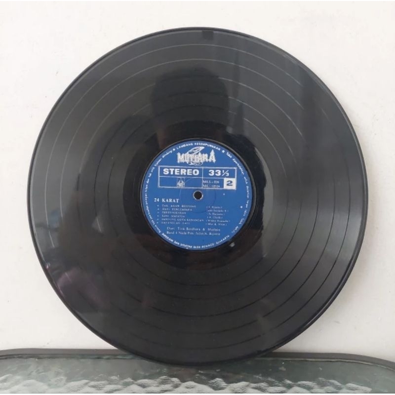 Vinyl Piringan Hitam 12 inch Titiek Sandhora&amp;Muchsin-24 Karat