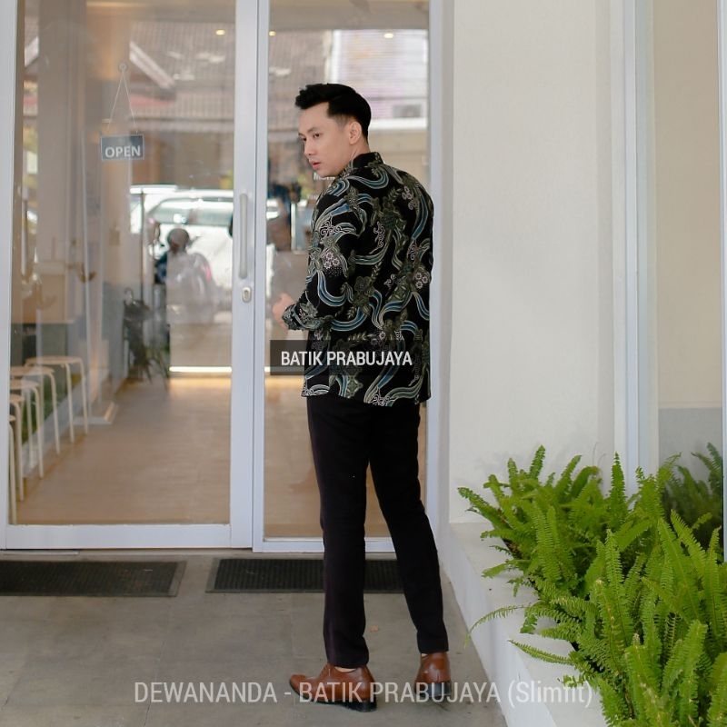 DEWANANDA Kemeja Batik Pria Slimfit Modern Premium Lengan Panjang Terbaru Sage  - Baju Hem Batik Pria Warna Hijau Sage Tangan Panjang Cowok Kondangan Pesta