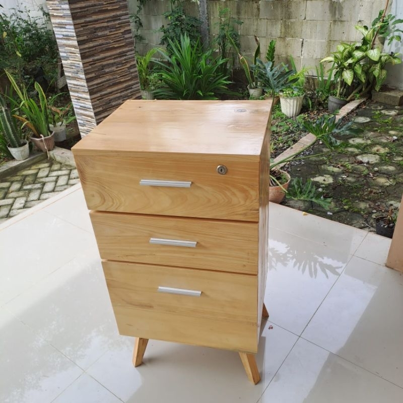 Drawer minimalis kayu solid 3 laci kayu pinus serat estetik