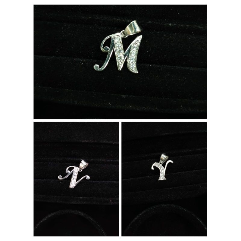 Liontin Huruf emas putih 8k(375)