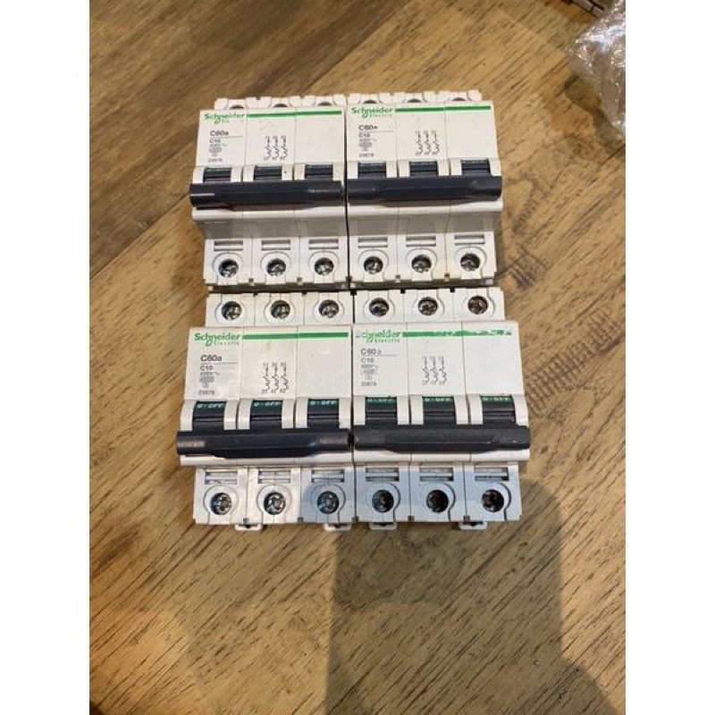 Mcb schneider 10A 3p