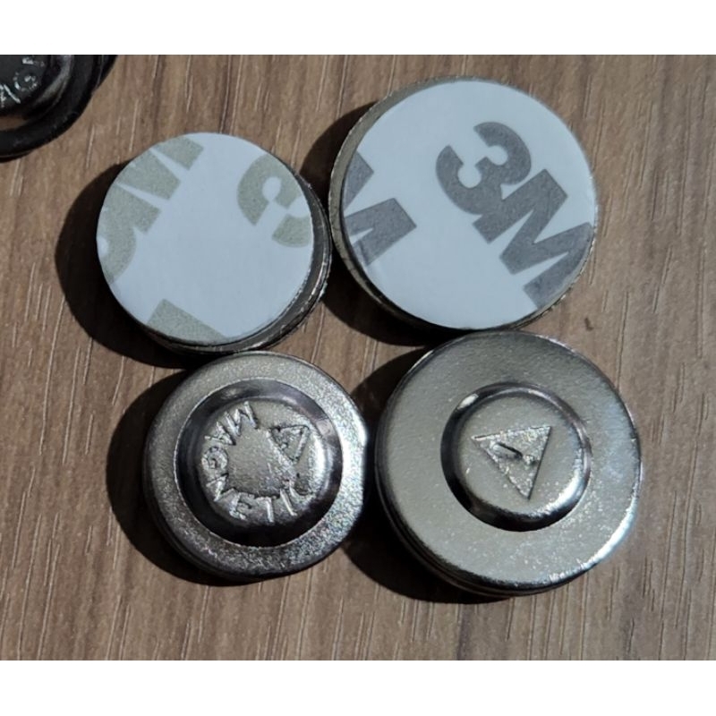 

Magnet Grade Silver super Bulat Name Tag/ Nama Dada/ Diameter 17 & 20 mm
